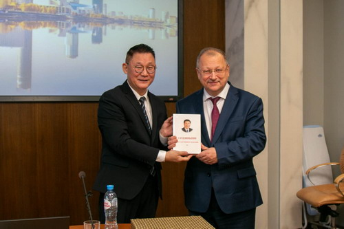 驻叶卡捷琳堡总领事罗世雄访问俄罗斯科学院乌拉尔分院